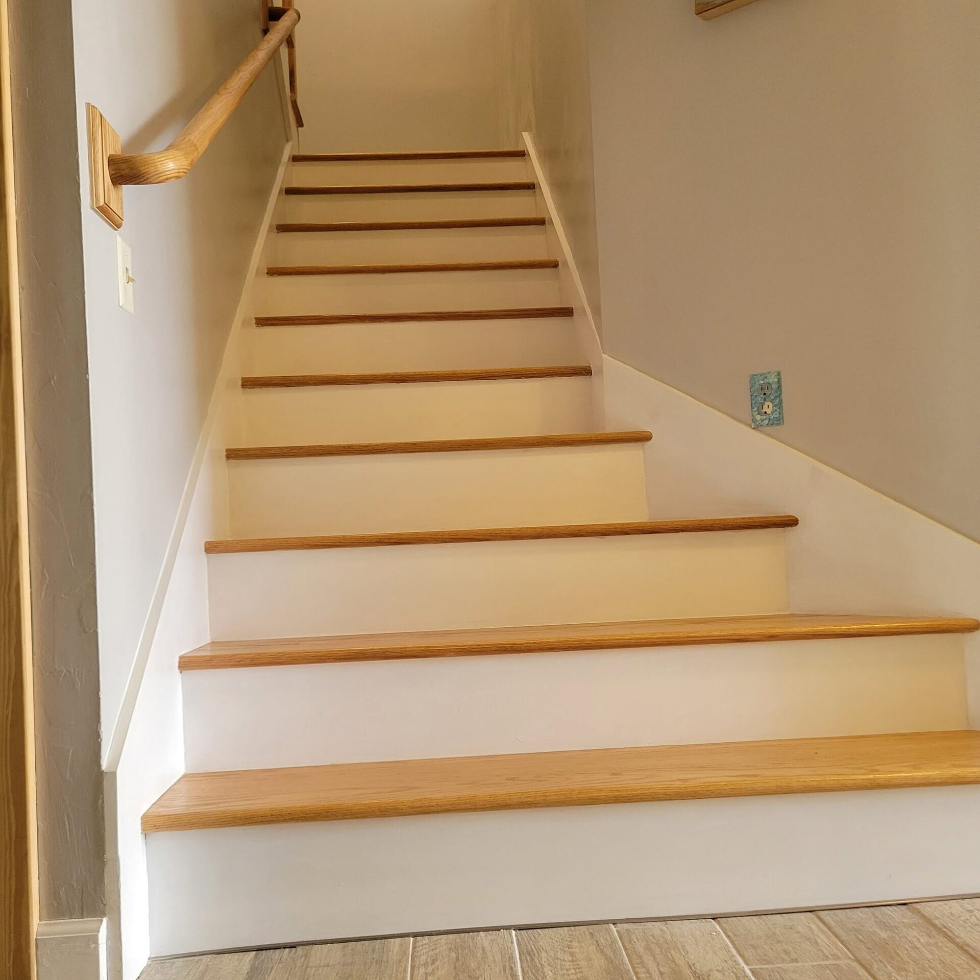 Oak staircase treads installed by Reliant