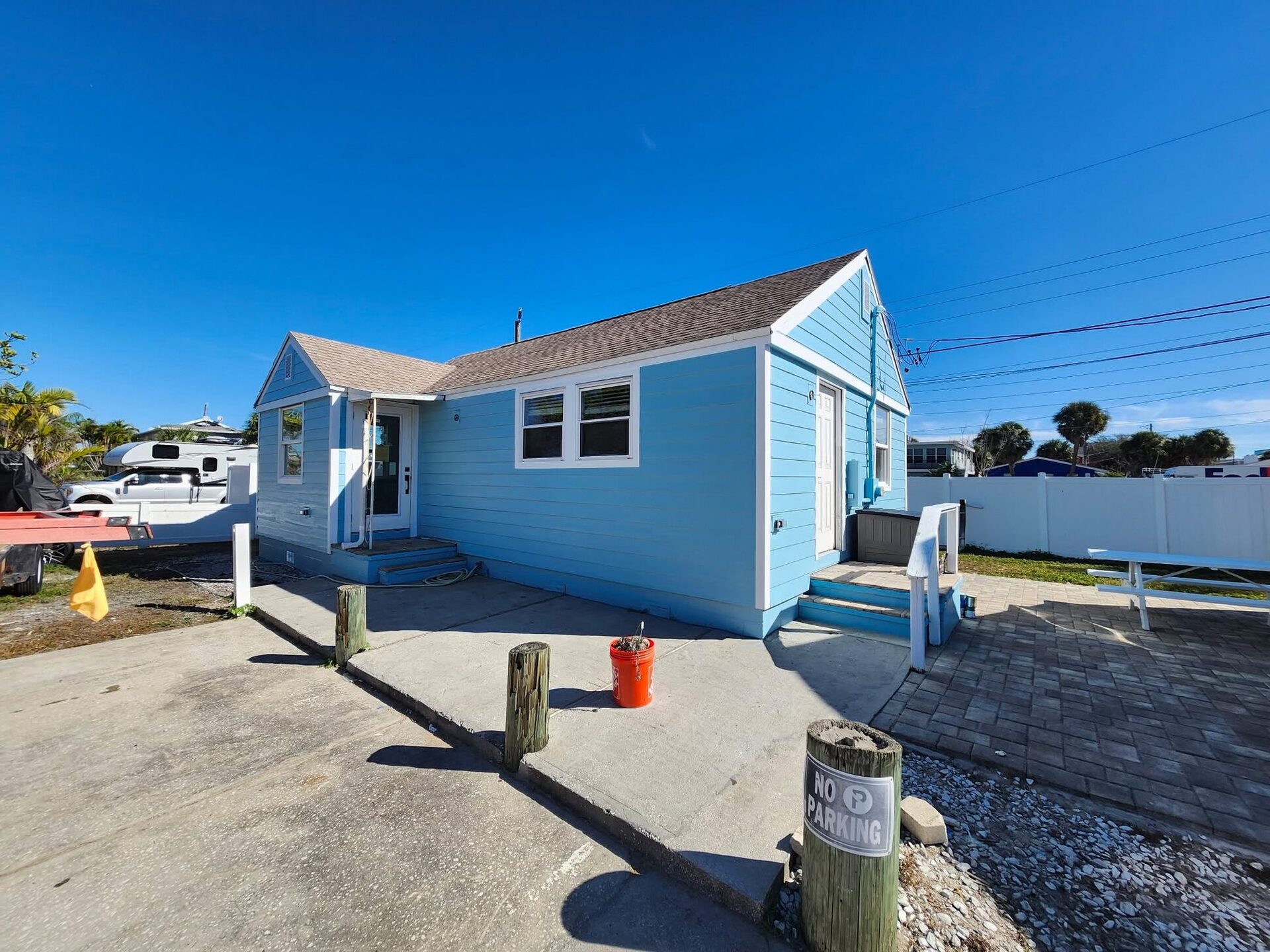 Blue lap-sided beach cottage after Reliant’s exterior remodel, Pinellas County