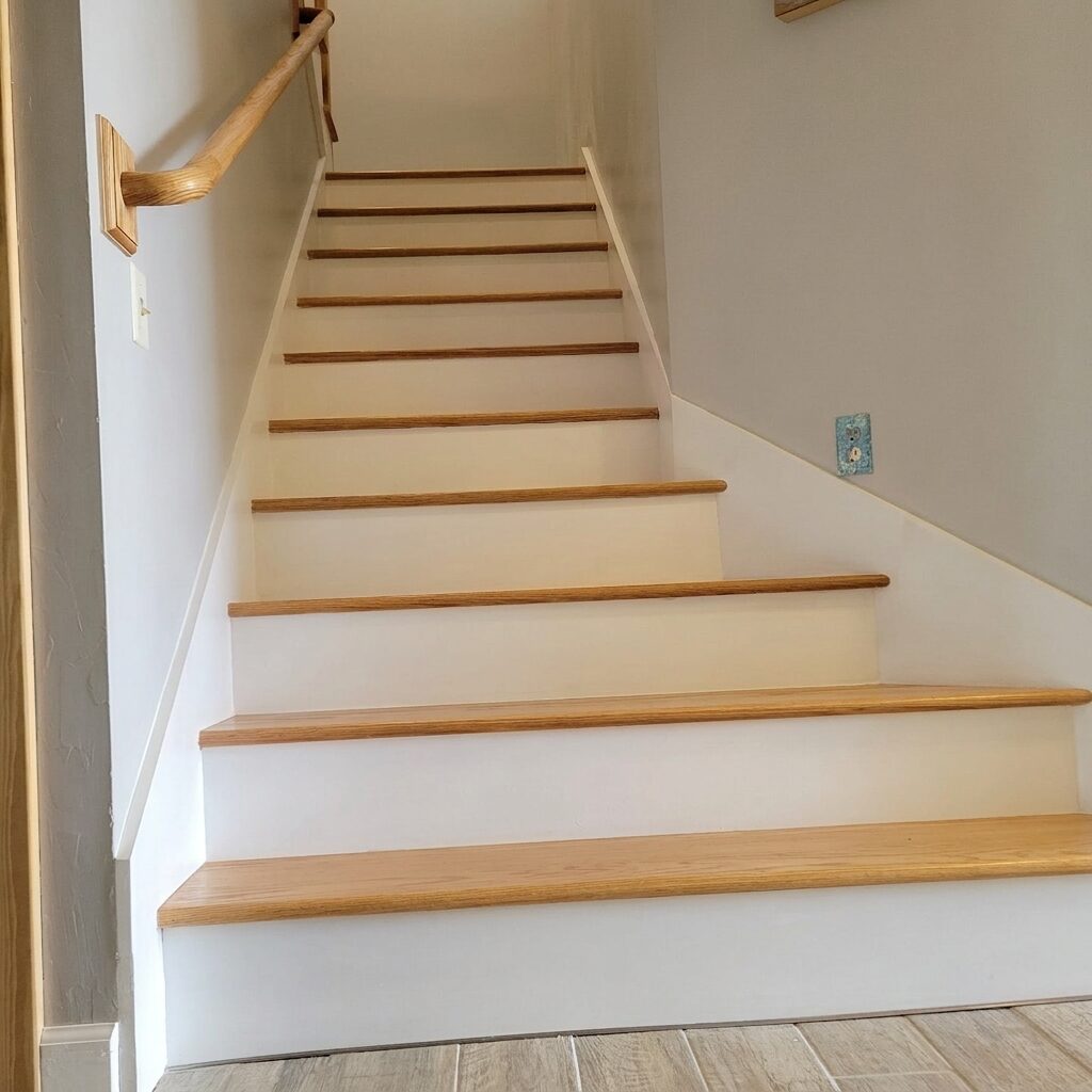 An oak-tread staircase remodeled by Reliant Service Team